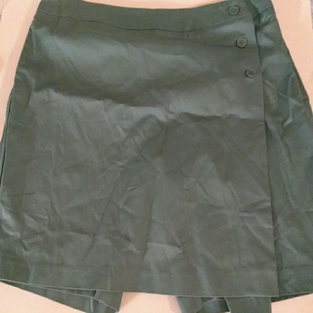 Chadwick's Three Button Skort - Picture 3 of 7